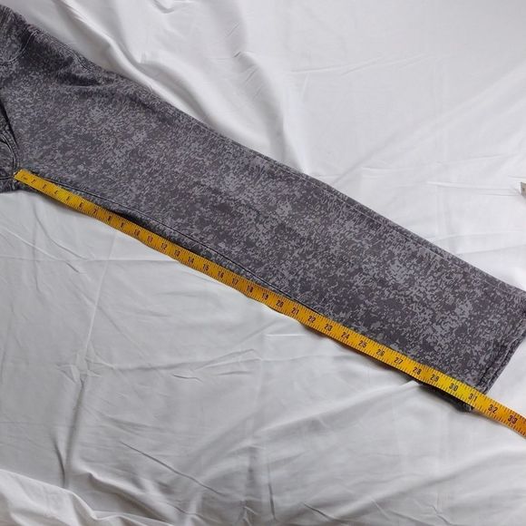 Levi's 512 Perfectly Slimming High Rise Straight Leg Gray Camo - Picture 10 of 14